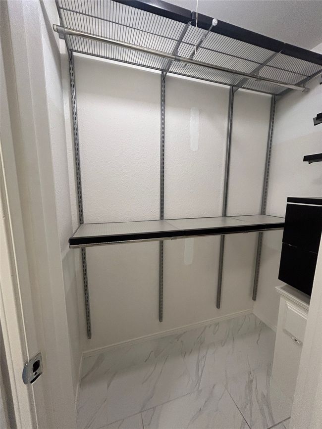 Spacious closet with marble look tiles | Image 24