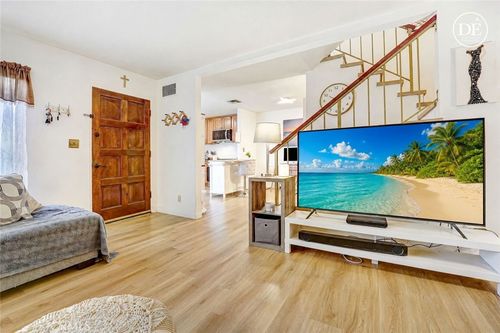d13-7301 Lennox Ave, Van Nuys, CA, 91405-4747 | Card Image