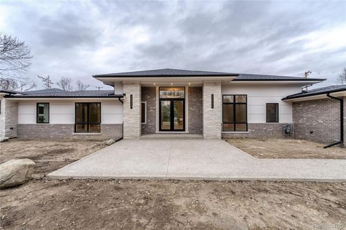 7400 Melody Ln, Bloomfield Hills, MI, 48301-4015 | Card Image