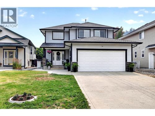 787 Bramble Court, House with 6 bedrooms, 4 bathrooms and 2 parking in Kamloops BC | Card Image
