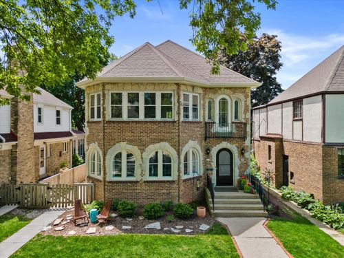 609 E Lake View Ave, Whitefish Bay, WI, 53217-4855 | Card Image