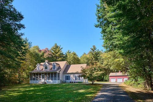 141 Pomeroy Meadow Road, Southampton, MA, 01073 | Card Image