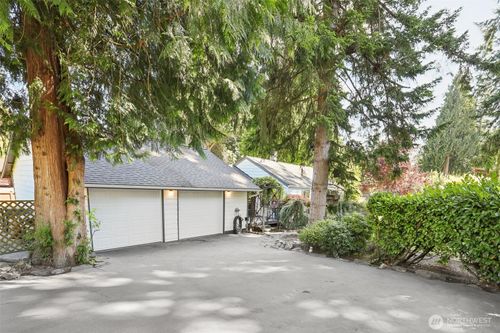 16004 74th Ave Ne, Kenmore, WA, 98028-4224 | Card Image
