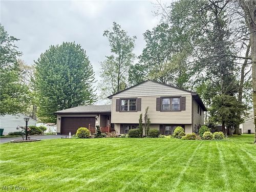 3225 Caprice Drive Sw, Warren, OH, 44481 | Card Image