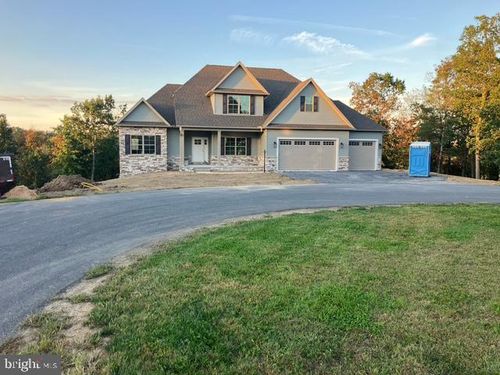 20 Helens Dr, GREENCASTLE, PA, 17225-8779 | Card Image