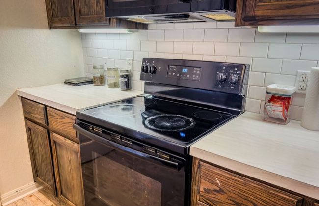 310 N Bermuda St, House other with 3 bedrooms, 2 bathrooms and null parking in Lacy Lakeview TX | Image 17