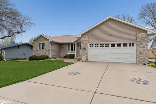 105 Woodlane Dr, Clear Lake, IA, 50428-1014 | Card Image