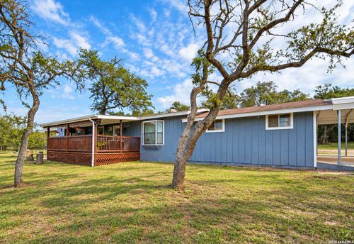 277 W Bear Springs Rd, Pipe Creek, TX, 78063-6654 | Card Image