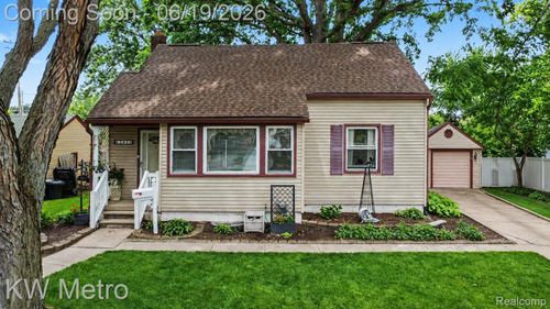 2815 Ellwood Ave, Berkley, MI, 48072-3214 | Card Image