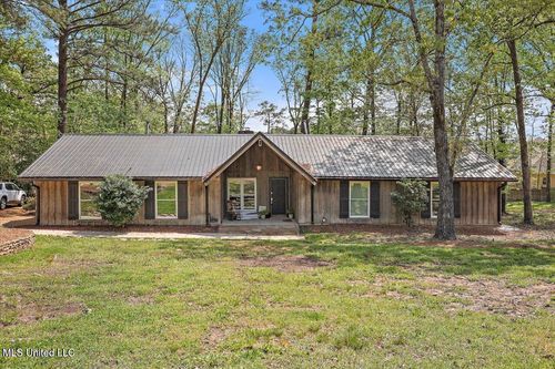 2 Village Dr, Madison, MS, 39110-9607 | Card Image