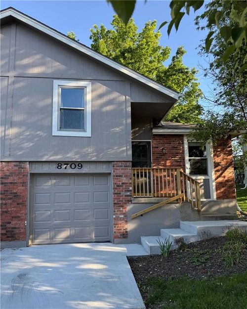 8709 N Hull Ave, Kansas City, MO, 64154-2787 | Card Image