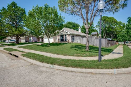 726 Texas Oak Trl, Lake Dallas, TX, 75065-2207 | Card Image