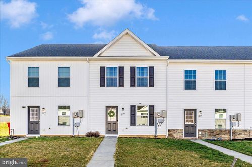 220 White Violet Way, KEARNEYSVILLE, WV, 25430-2202 | Card Image