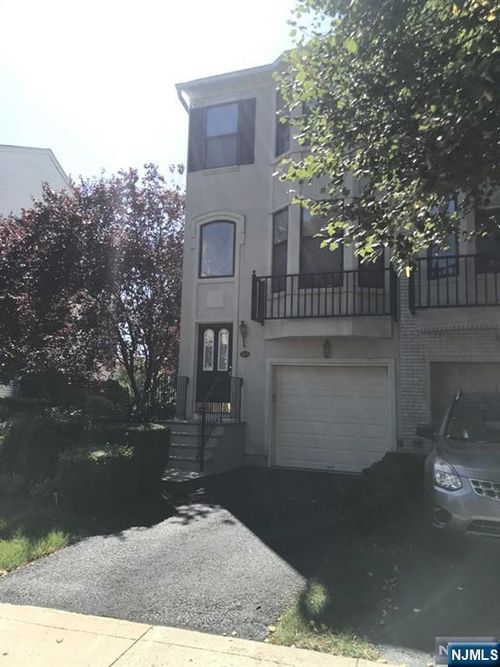 323 Wilshire Dr, Nutley, NJ, 07110-3903 | Card Image