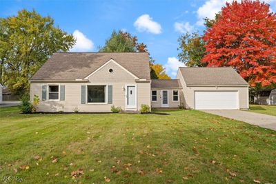 Welcome home to 6580 Som Center Rd in Solon! | Image 1