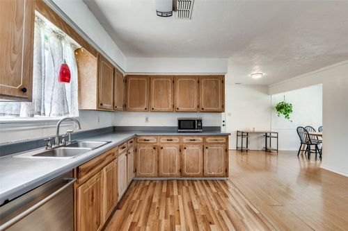 501 Sunrise Dr, Waxahachie, TX, 75165-5929 | Card Image