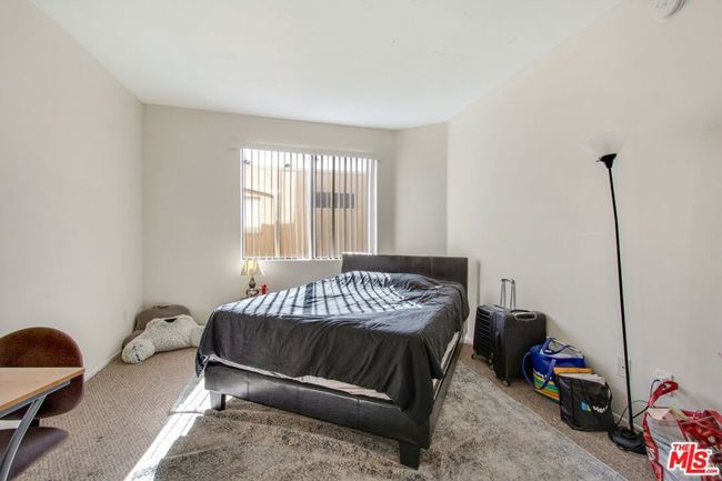 UNIT-2 - 19009 Sherman Way, Condo with 1 bedrooms, 1 bathrooms and 2 parking in Reseda CA | Image 14