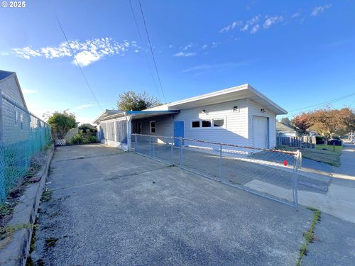 1780 Mcpherson St, North Bend, OR, 97459-3520 | Card Image