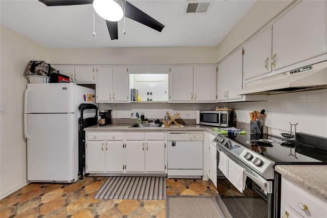 702 Hanover Ln Se, Condo with 2 bedrooms, 2 bathrooms and 2 parking in Marietta GA | Image 8