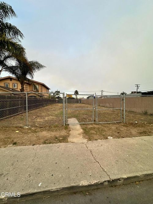 124 N Hayes Ave, Oxnard, CA, 93030-5418 | Card Image