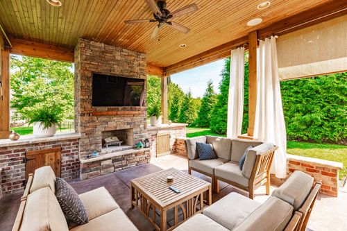 1077 Avery Trace Cir, Hendersonville, TN, 37075-7202 | Card Image