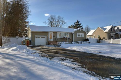 17 Garden Pl, Pompton Plains, NJ, 07444-1409 | Card Image