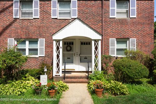 29 Manor Dr, Red Bank, NJ, 07701-2469 | Card Image