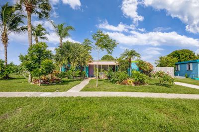 699 Hibiscus Drive, House other with 3 bedrooms, 2 bathrooms and null parking in Royal Palm Beach FL | Image 2