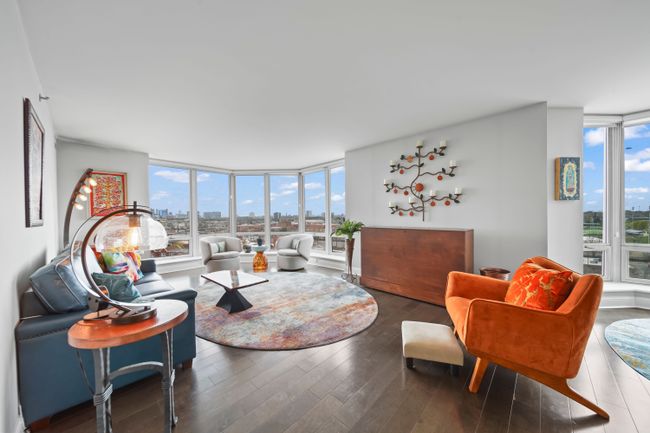 Corner Unit Facing Downtown | Image 6