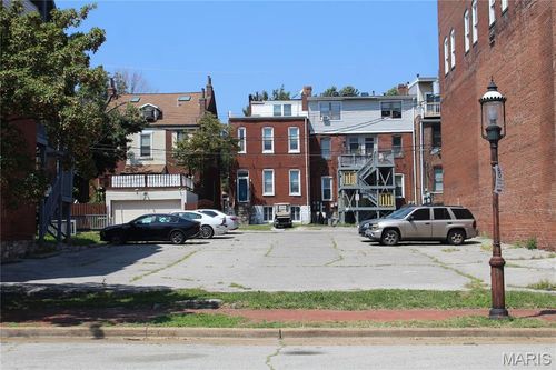 1719 S 11th Street, St Louis, MO, 63104 | Card Image