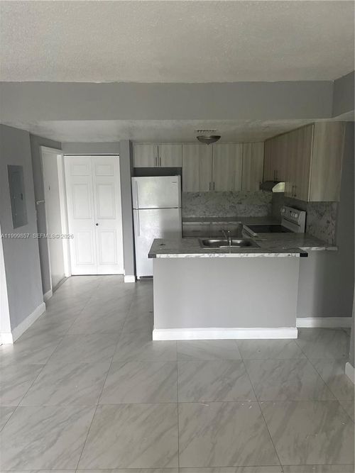 apt-2-3901 Nw 9th Ave, Deerfield Beach, FL, 33064-1912 | Card Image