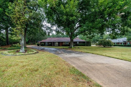 585 W Crossville Rd, Roswell, GA, 30075-2561 | Card Image