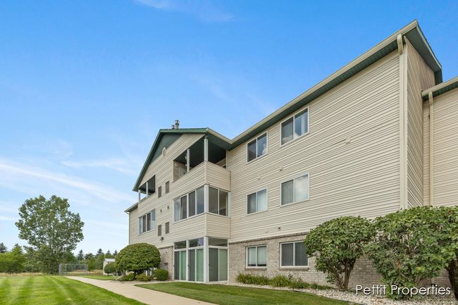 UNIT-32 - 5869 Crosswinds Dr, Condo with 2 bedrooms, 2 bathrooms and null parking in Norton Shores MI | Image 25