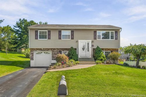 6 Liberty Ct, Washingtonville, NY, 10992-1305 | Card Image