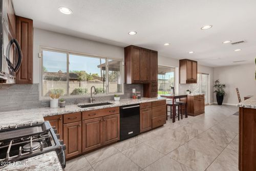 2070 E Manhatton Dr, Tempe, AZ, 85282-5919 | Card Image