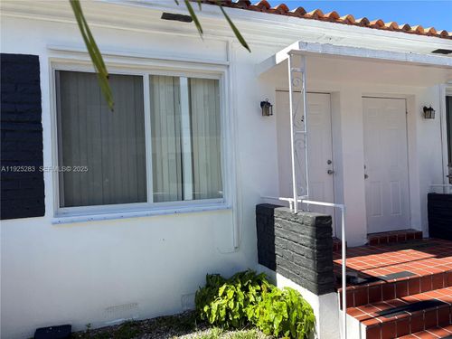 apt-2-1035 Sw 3rd St, Miami, FL, 33130-2122 | Card Image