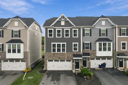 4042 Crown Dr, South Park, PA, 15129 | Card Image