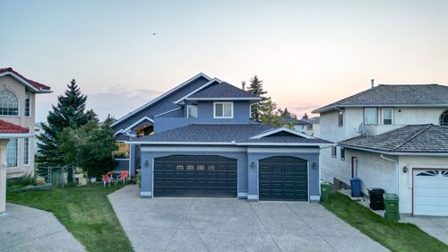 235 California Pl Ne, Calgary, AB, T1Y6S9 | Card Image