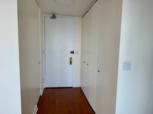 4113-655 W Irving Park Rd, Chicago, IL, 60613-3198 | Card Image