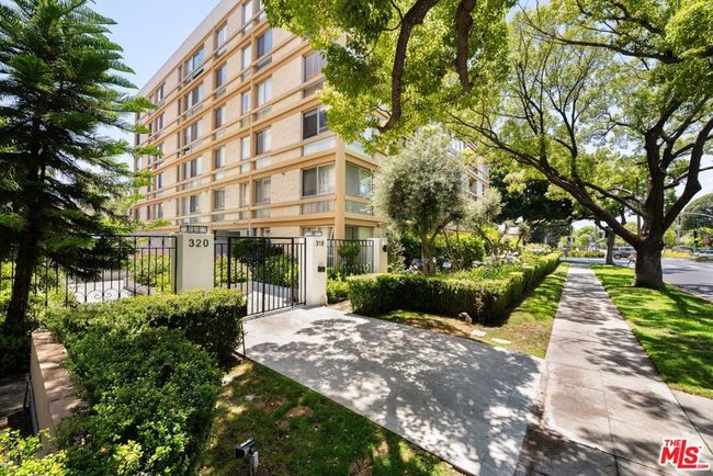 UNIT-406 - 318 N Maple Dr, Condo with 2 bedrooms, 3 bathrooms and 2 parking in Beverly Hills CA | Image 36