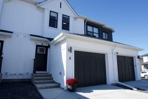 8 Heritage Lane, Cochrane, AB, T4C3A6 | Card Image