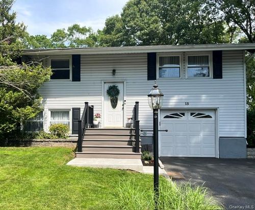 15 Cabin Ln, East Setauket, NY, 11733-3402 | Card Image
