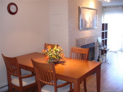 apt-d10-90 Kane St, West Hartford, CT, 06119-2114 | Card Image