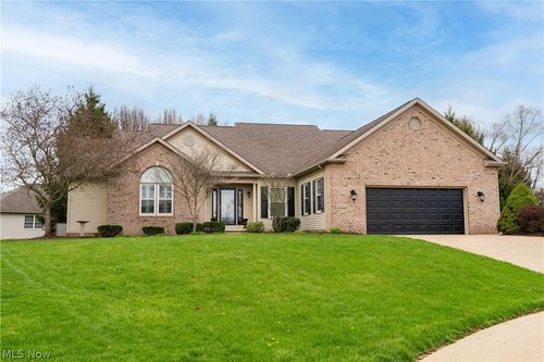 4456 Red Panda Cir Nw, Massillon, OH, 44646-9519 | Card Image