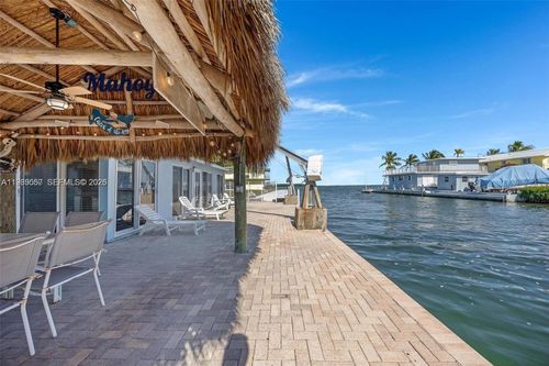 230 Jolly Roger Dr, Key Largo, FL, 33037-2316 | Card Image