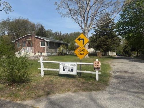 4225 Stars Rd, East Marion, NY, 11939-2004 | Card Image