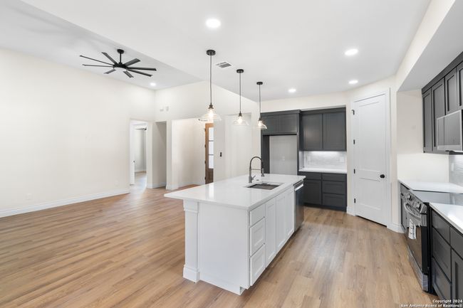 860 Rayner Ranch Blvd, House other with 4 bedrooms, 3 bathrooms and null parking in Spring Branch TX | Image 8
