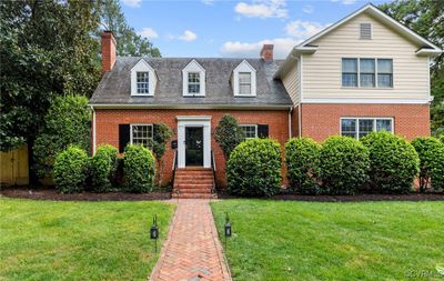 View of front of property with a front yard | Image 2