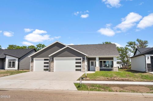 511 Mehrer Dr, Bismarck, ND, 58504-7752 | Card Image