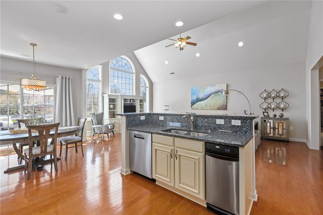 105 Summit Dr, Condo with 3 bedrooms, 2 bathrooms and 2 parking in Sewickley PA | Image 12